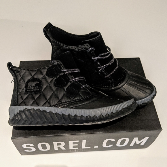 🔥LAST Sorel Quilted Black OutnAbout Plus Boots 9 - Picture 2 of 5